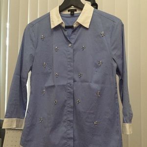 Three-quarter sleeve button up shirt with jewels.